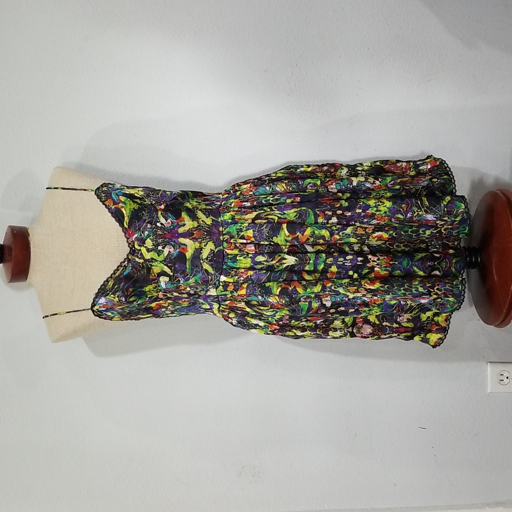 BB DAKOTA MULTICOLORED VIVID Floral Polyester FLOWING  Dress Size 8